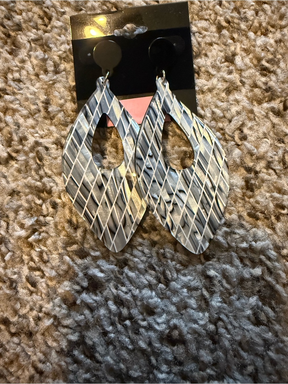 Silver-Tone Geometric Drop Earrings - Modern Teardrop Design 3
